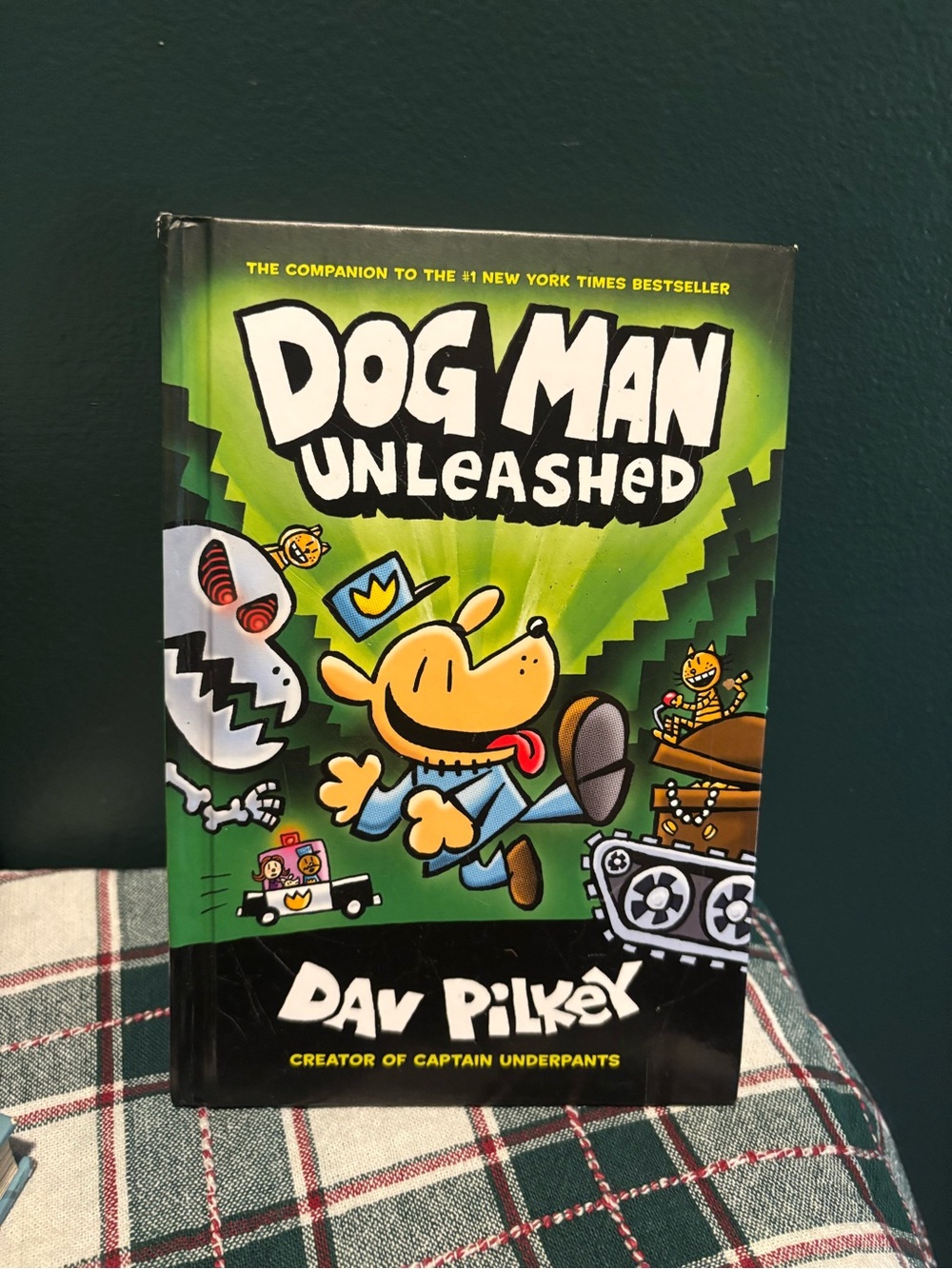 Scholastic Dog Man Unleashed - Green and Black Cover